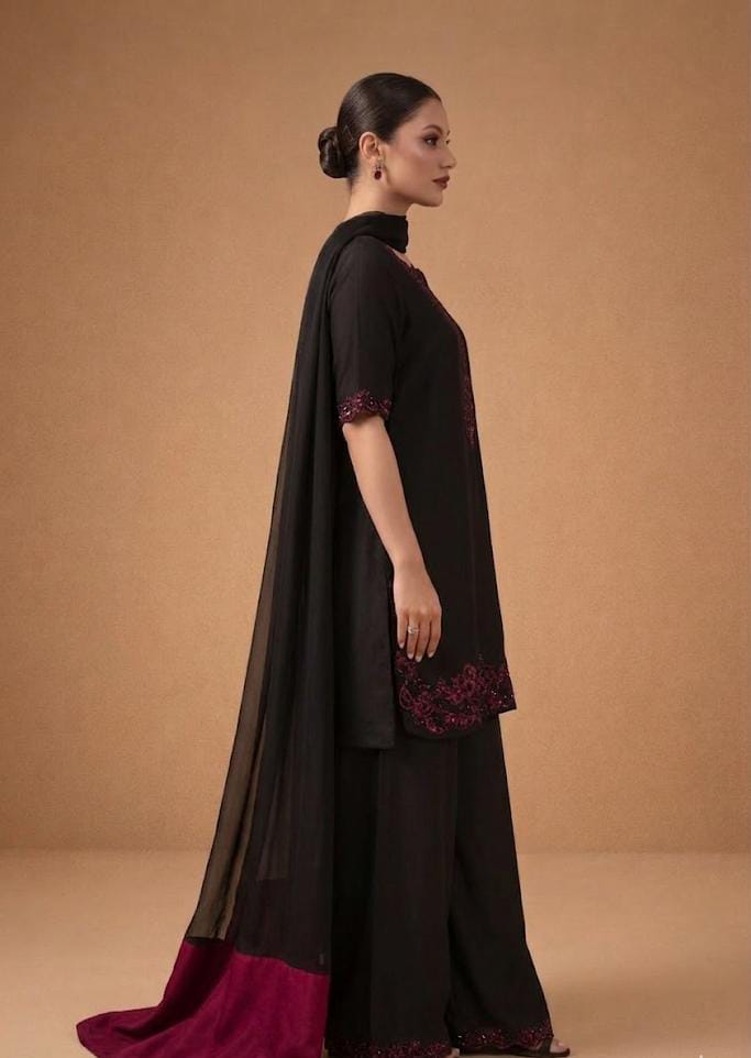 Black & Pink Embroidered Elegance Suit Se