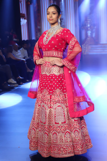 Elegant Red Dress with Intricate Zari Work